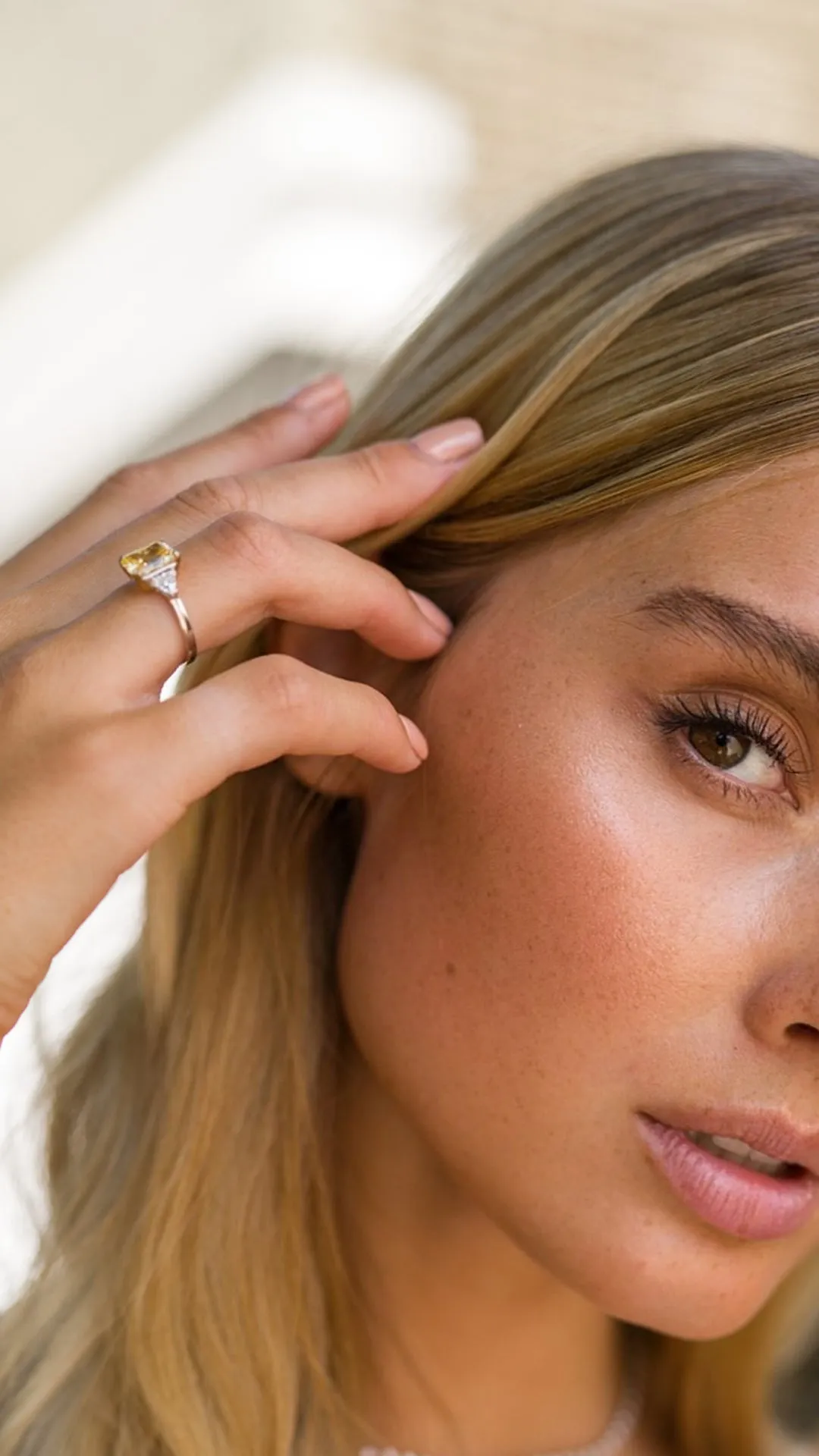 Alma Canary Radiant Ring 9K White Gold
