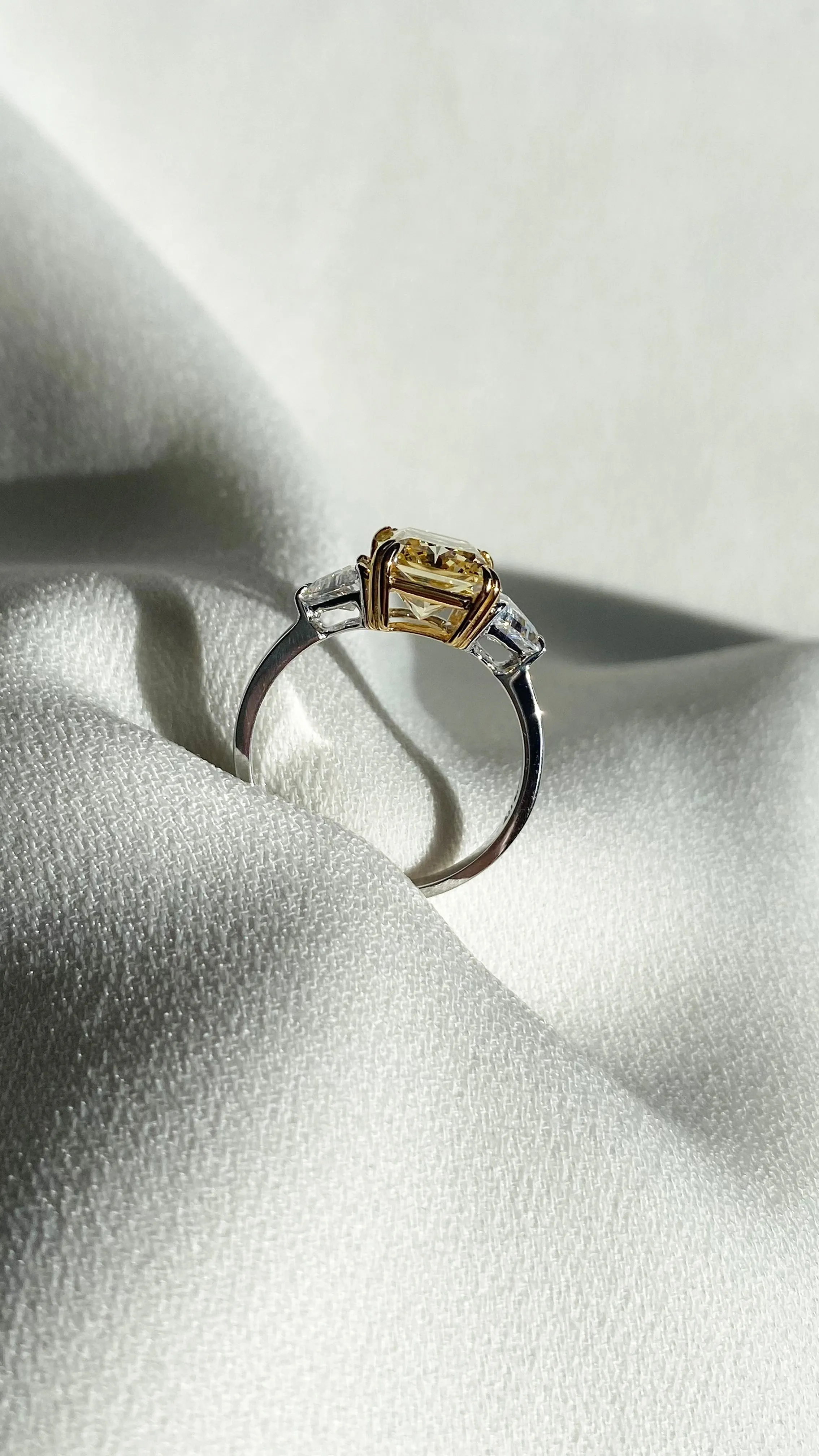Alma Canary Radiant Ring 9K White Gold