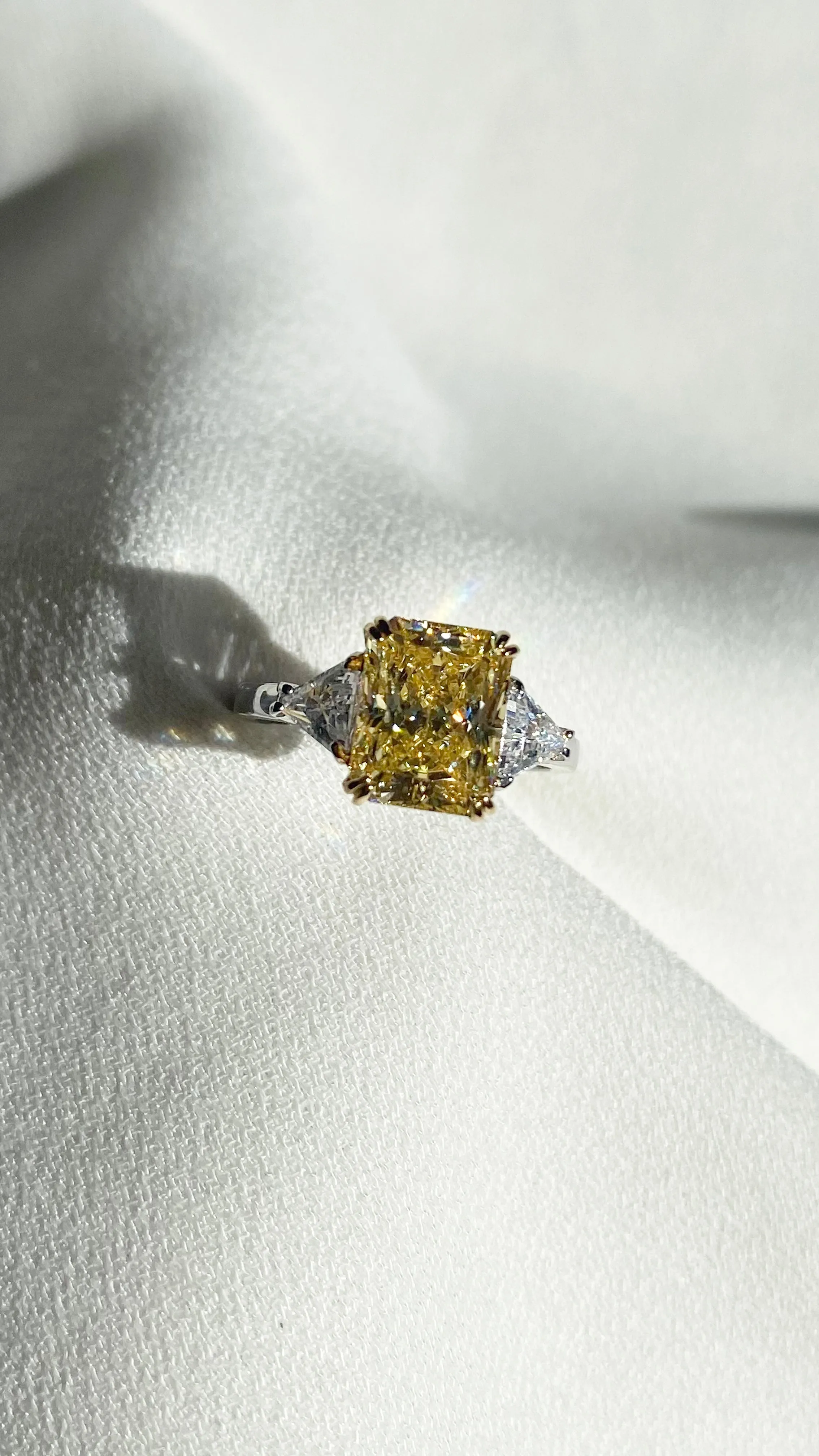 Alma Canary Radiant Ring 9K White Gold