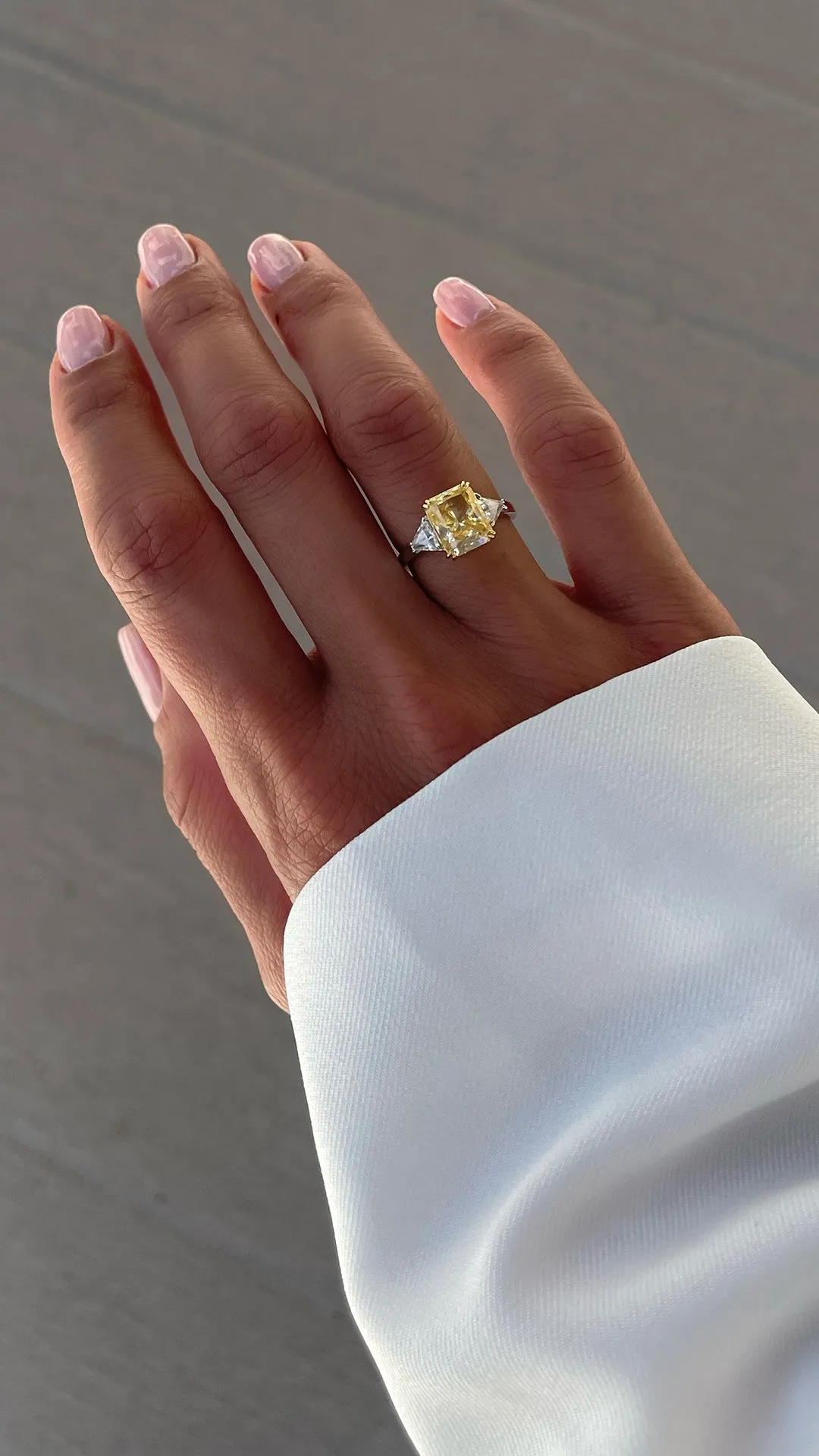 Alma Canary Radiant Ring 9K White Gold