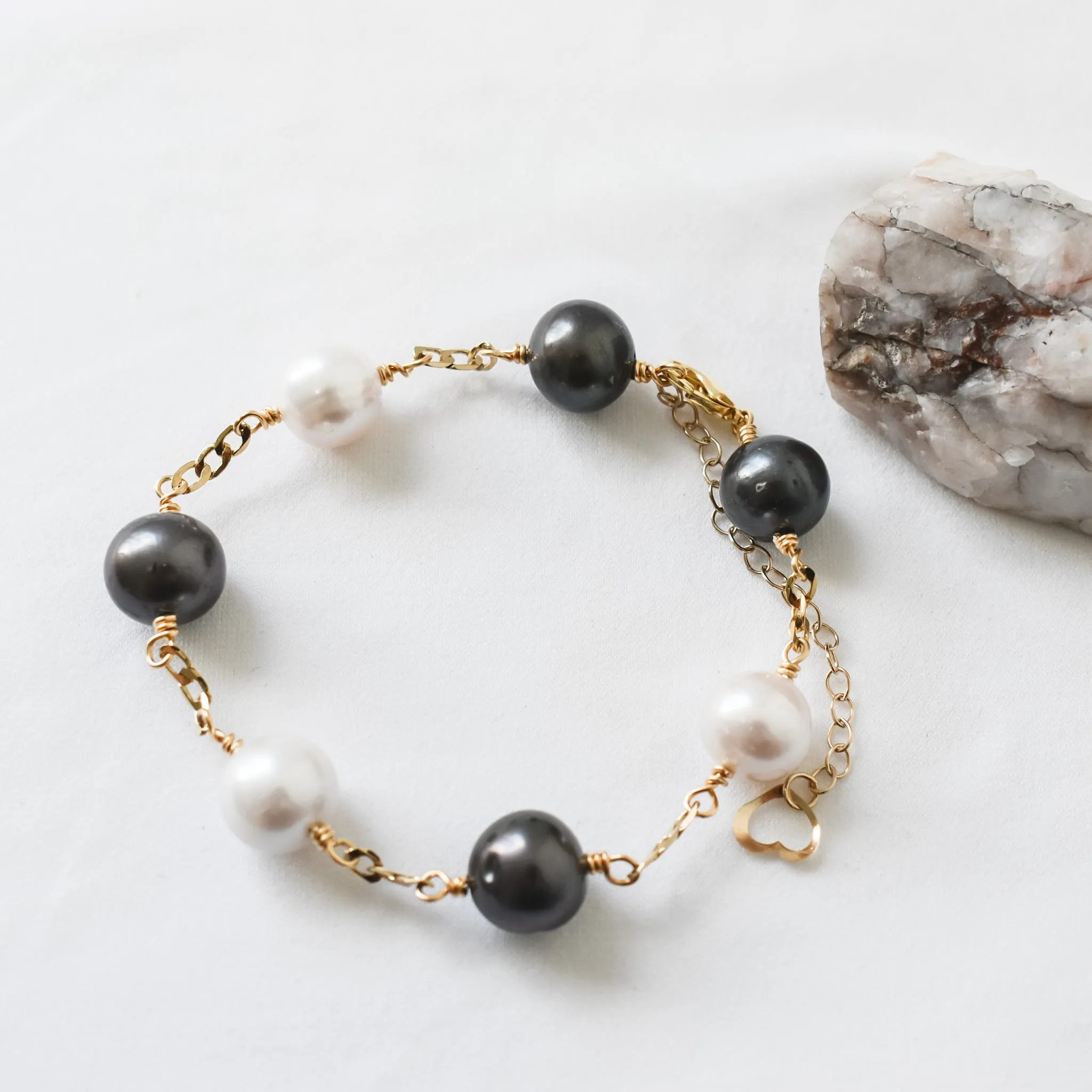 ALOHI - NEW Tahitian Pearls with Natural White Freshwater Pearls Bracelet