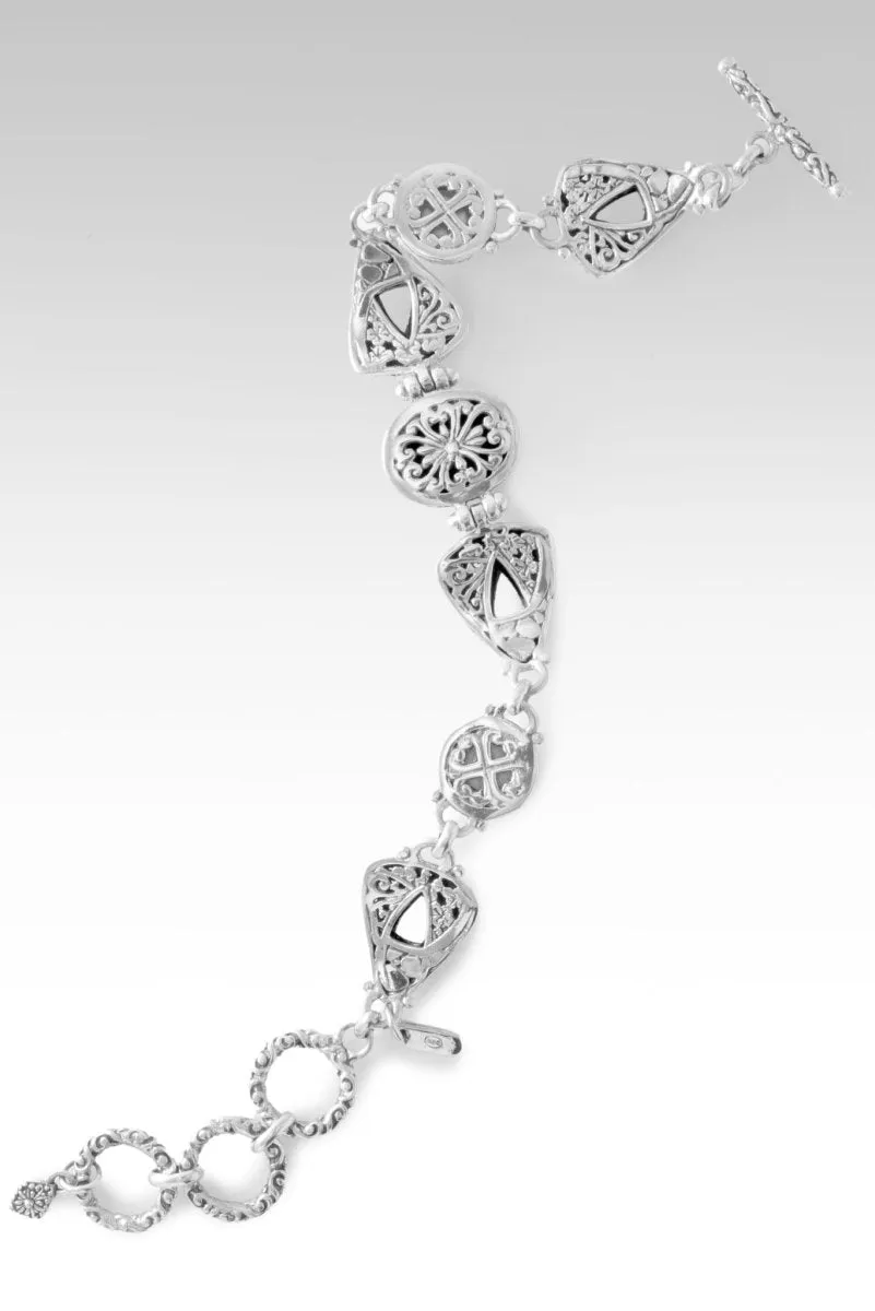 Everlasting Presence Bracelet™ in Green Leaf Mother of Pearl Mosaic
