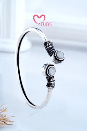Grey Royal Aura Kundan Cuff Bracelet